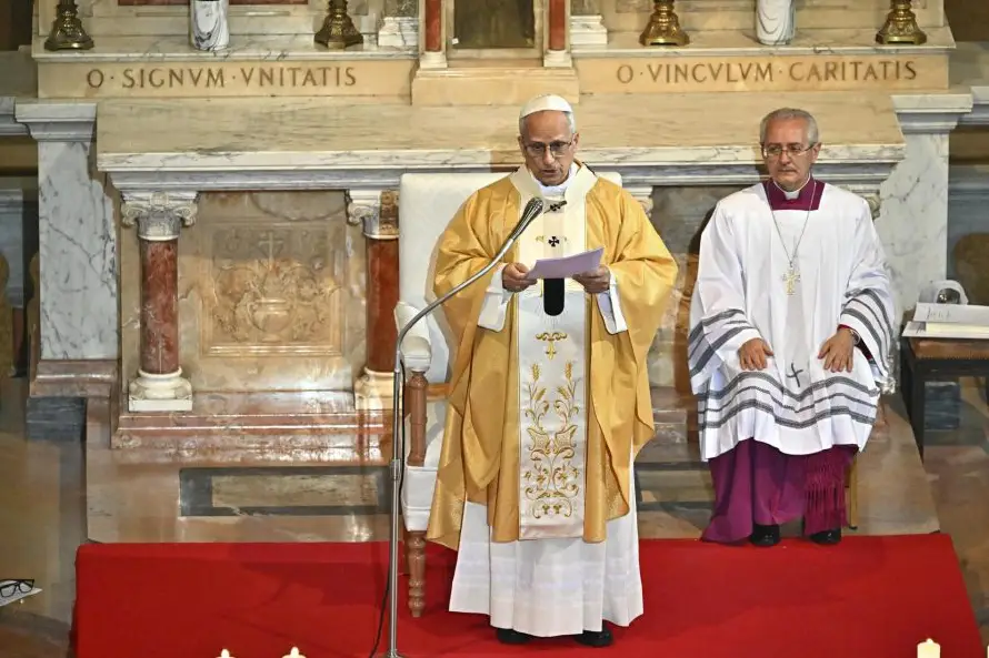 El papa, desde Argelia: "Dios no está con los prepotentes y los soberbios"