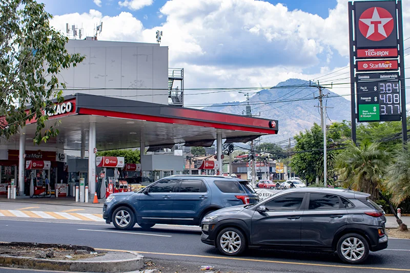 Prepárese: el martes subirán nuevamente los precios de los combustibles