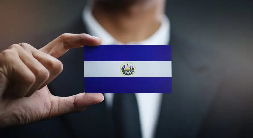 Más de 1,500 extranjeros naturalizados salvadoreños en el registro de identidad del país