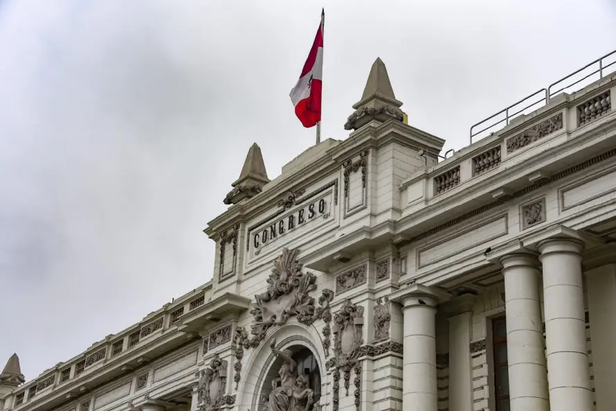 Campaña electoral en Perú entra en última semana con la prohibición de difundir encuestas