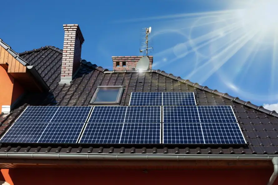 Reformarán ley de electricidad para regular precios de la "generación distribuida" de energía