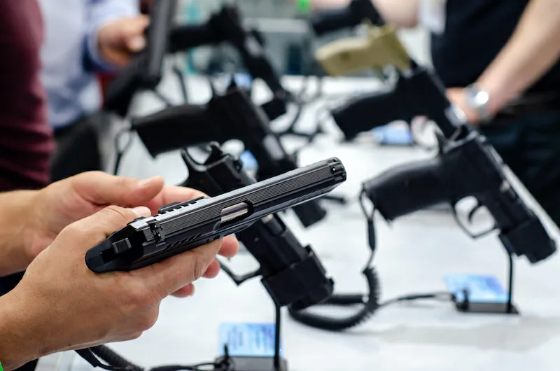 Caen un 86 % las importaciones de armas y municiones en El Salvador en los últimos dos años