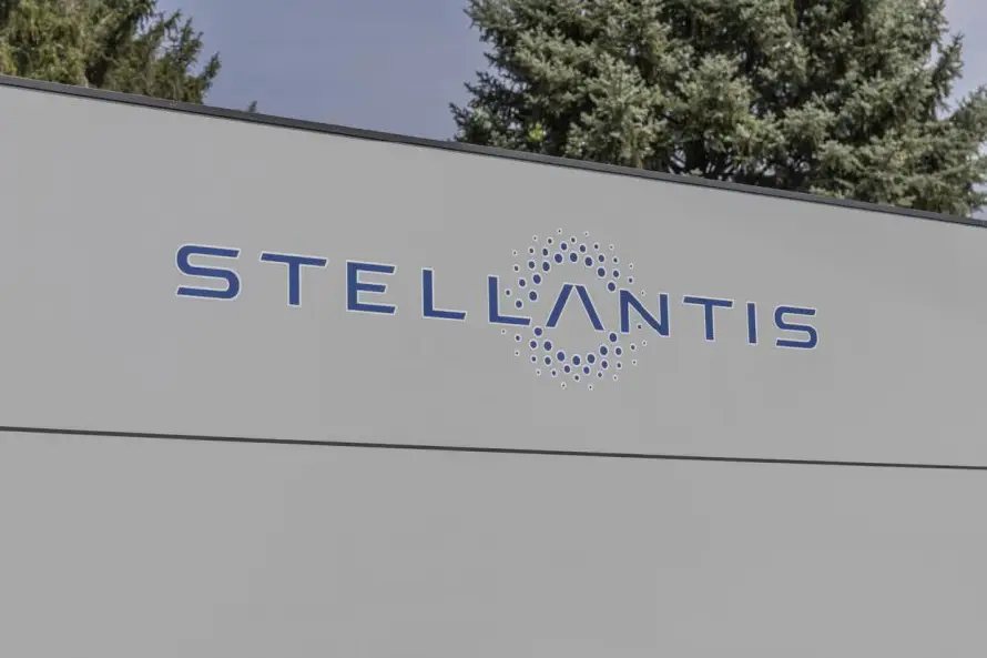 Grupo automovilístico Stellantis y Microsoft sellan alianza para impulsar inteligencia artificial