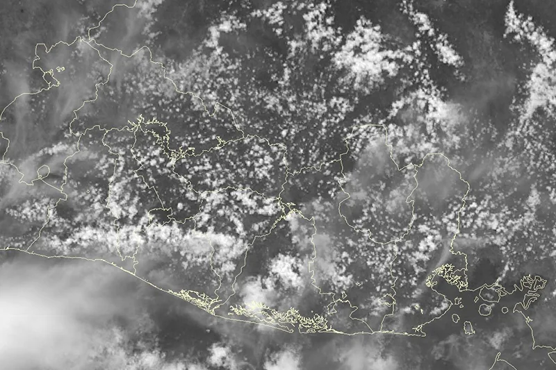 Ambiente caluroso continuará con lluvias por la tarde de este sábado en varias zonas del país
