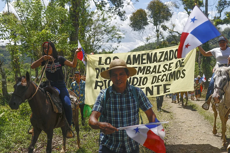 Grupos de campesinos se manifiestan en rechazo de un nuevo embalse del Canal de Panamá