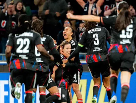 Lyon golea a Wolfsburgo y avanza a semifinales de Champions Femenina
