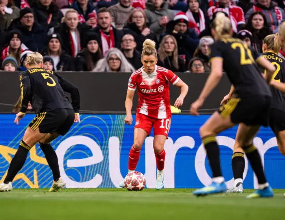 Bayern remonta al Manchester United y avanza a semifinales de Champions Femenina