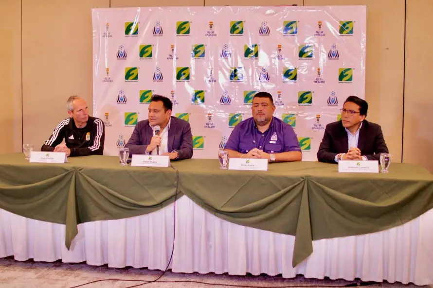 Sistema Fedecrédito impulsa la profesionalización del fútbol salvadoreño de la mano del Real Oviedo