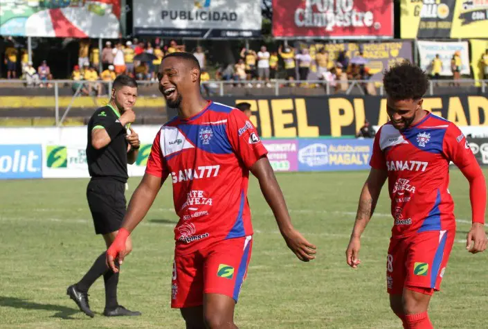 Firpo vence 1-0 a Platense con gol del atacante Christian Gil