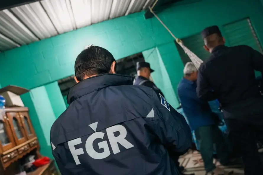 Detienen a un menor que dirigía estructura de extorsión a una comerciante de La Libertad 