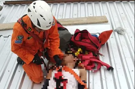 Un joven resulta lesionado tras recibir descarga eléctrica mientras trabajaba en Nahulingo 