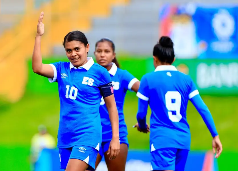Salvadoreña Brenda Cerén, en el 11 ideal tras la preclasificatoria mundialista femenina de Concacaf