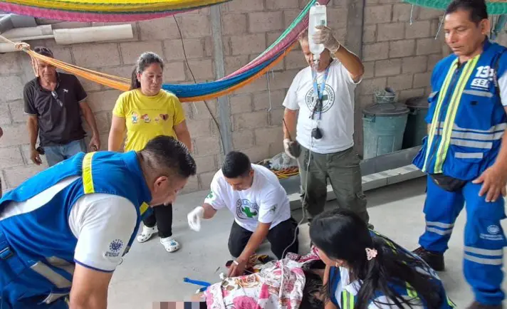 Hombre sufre descarga eléctrica al realizar labores en el techo de su vivienda en Soyapango