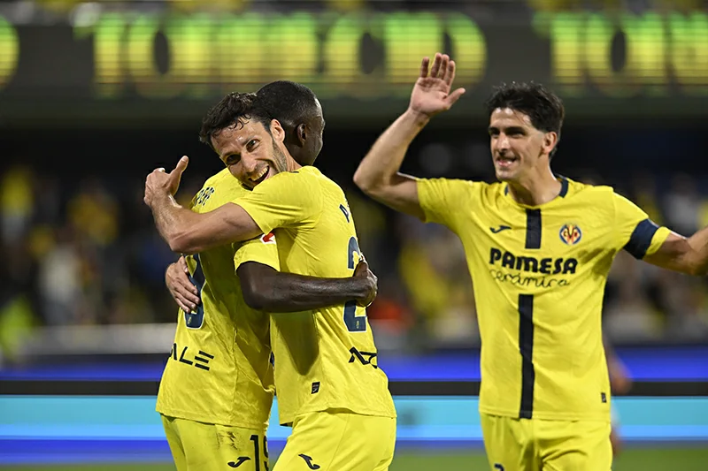 El Villarreal roza la Liga de Campeones ante un Celta que no reacciona
