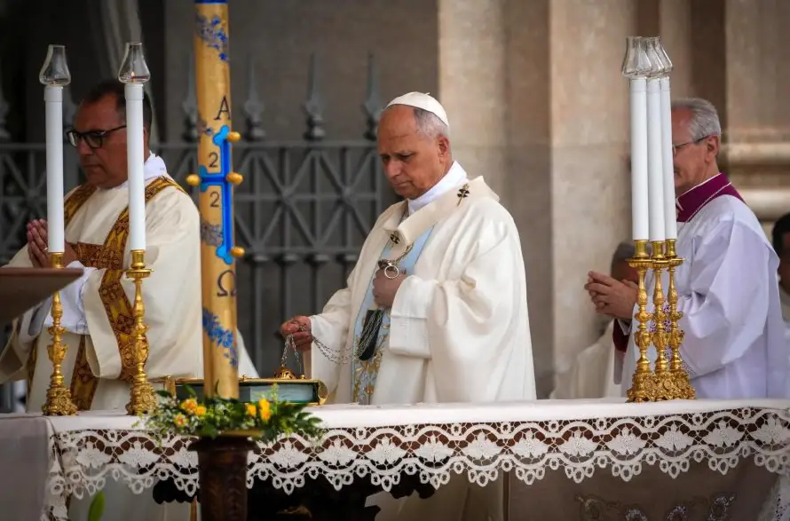 León XIV celebra su primer año de pontificado suplicando la paz en el santuario de Pompeya