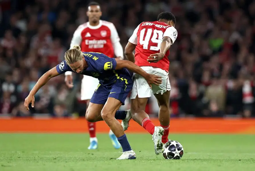 El Atlético de Madrid mostró su malestar a la UEFA por el arbitraje ante el Arsenal