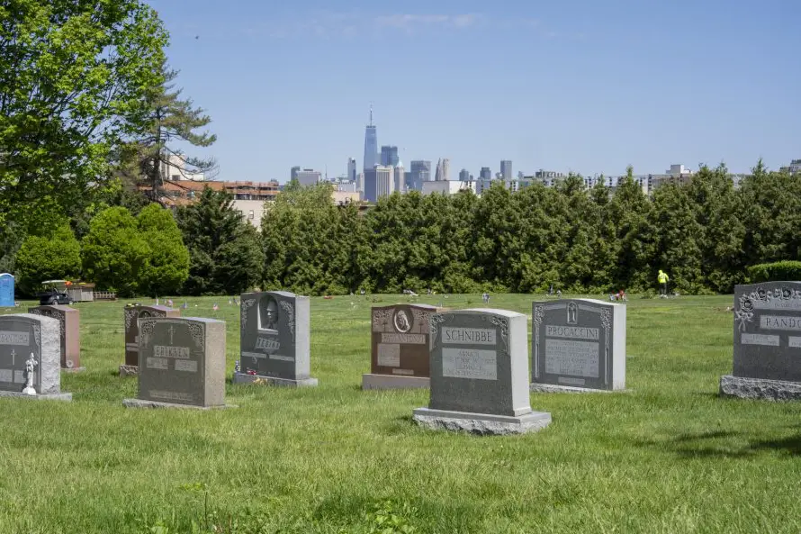 Cementerio de Brooklyn se vestirá de colores en honor a Frida Kahlo y Diego Rivera