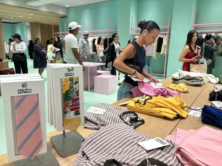 Bad Bunny deslumbra con colección para Zara con los colores del Caribe