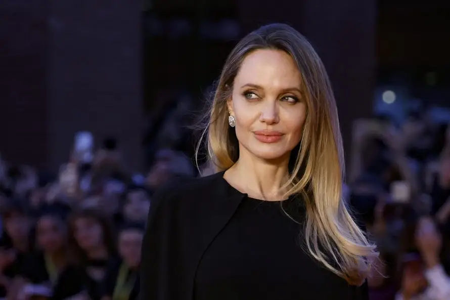 Angelina Jolie pone a la venta su mansión en Los Ángeles por casi $30 millones