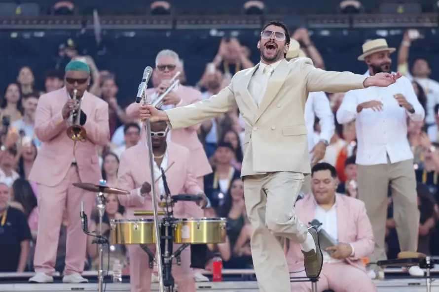 Latinoamericanos en el concierto de Bad Bunny en Madrid: los reyes de la fiesta
