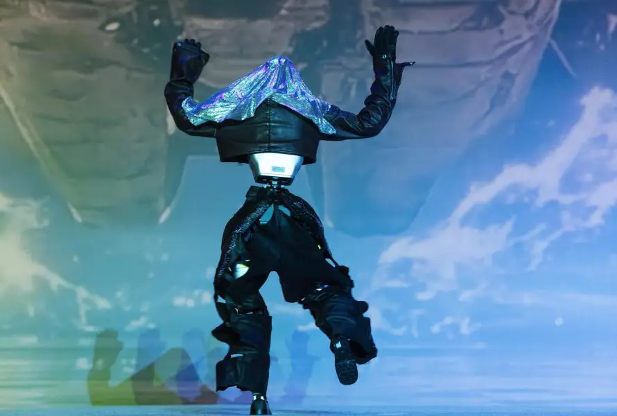 Robots suben al escenario para bailar K-pop en parque temático en Seúl