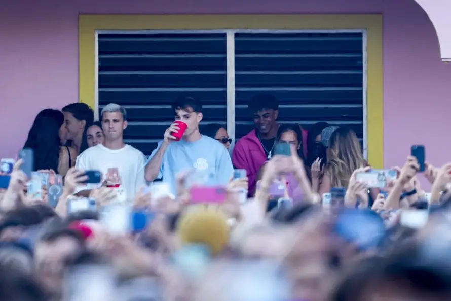 La casita de Bad Bunny levanta polémica en redes por machismo y clasismo