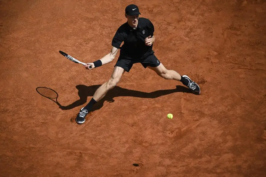 El italiano Jannik Sinner avanza a semifinales de Roma tras aplastar al ruso Andréi Rublev