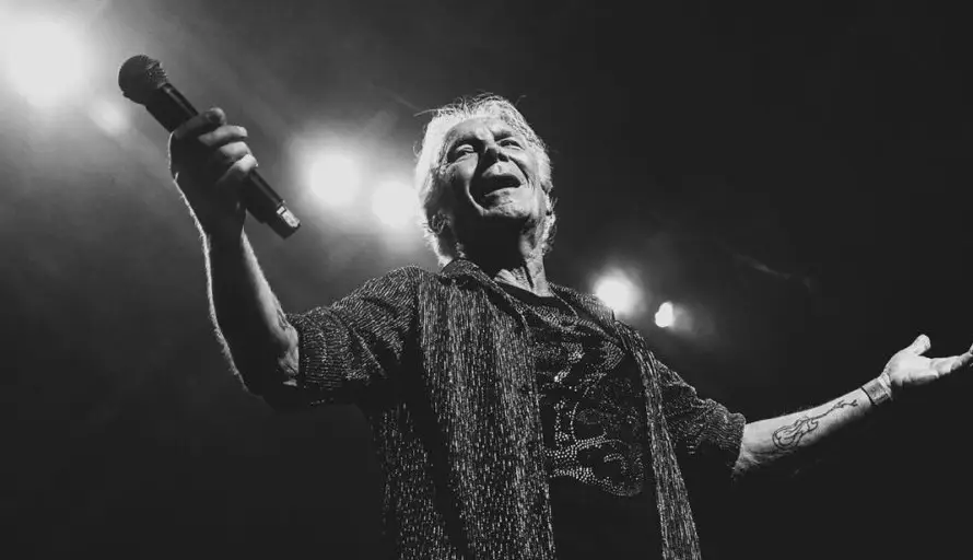 Regresa a El Salvador el argentino Víctor Kapusta, inolvidable voz de Abracadabra