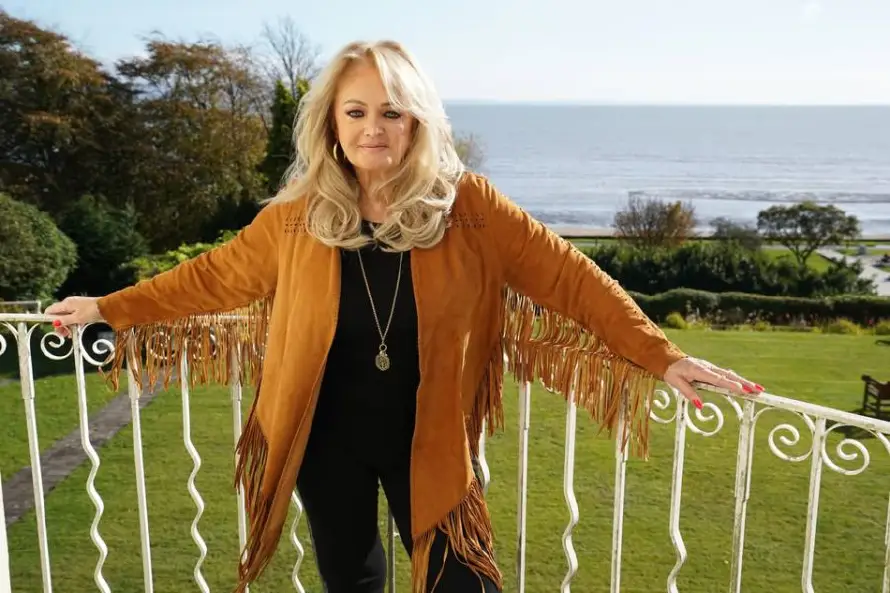 La cantante Bonnie Tyler está en coma inducido tras una cirugía intestinal