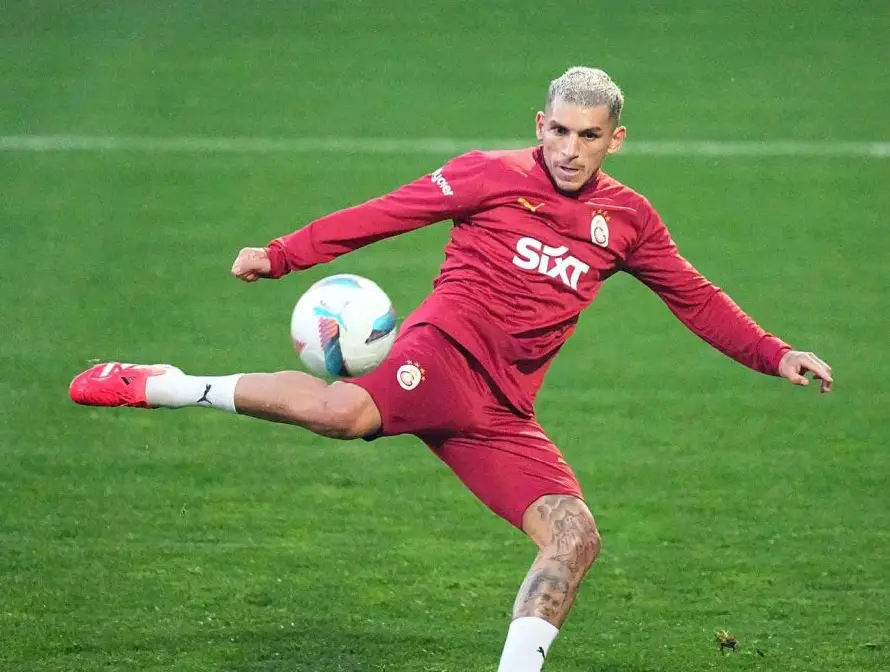 El futbolista uruguayo Lucas Torreira fue agredido por un hombre obsesionado con sus novias en Turquía