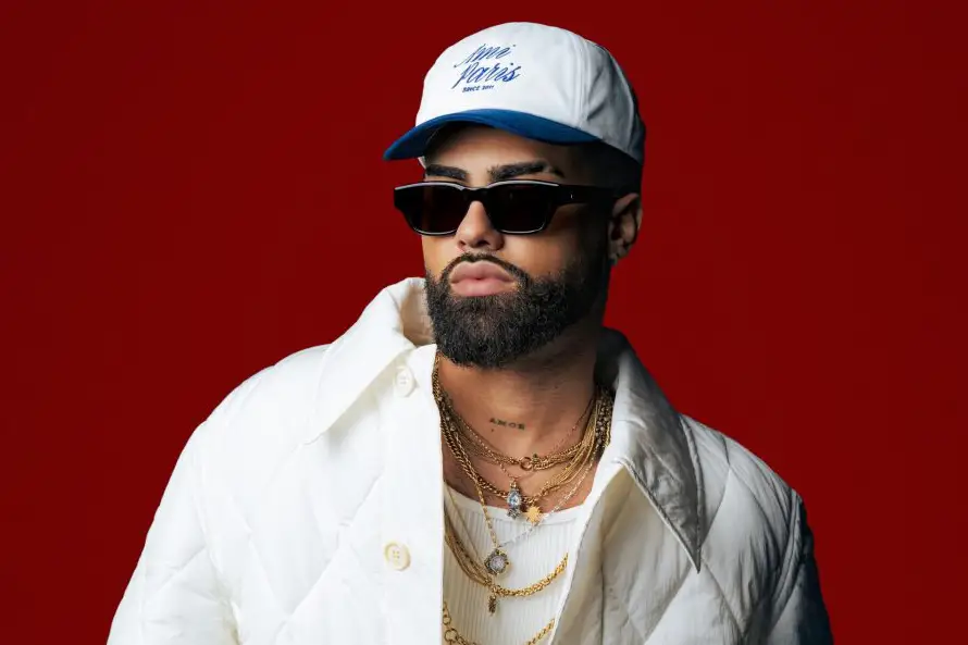 Jay Wheeler regresa a sus raíces del trap en su nuevo disco "La Voz Favorita"