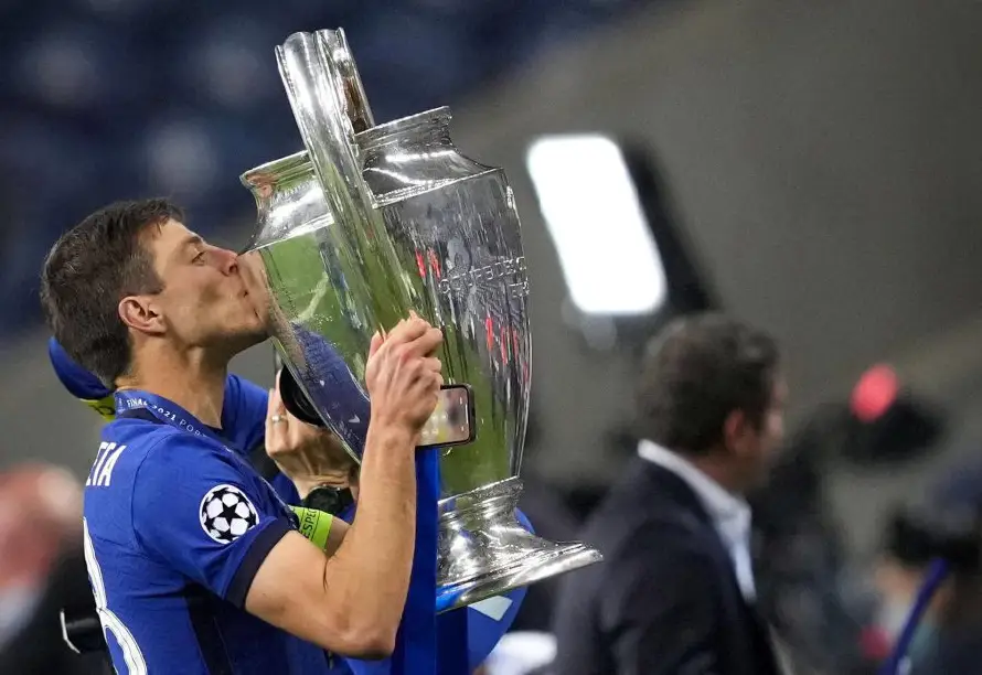 El lateral César Azpilicueta, campeón de "Champions" con Chelsea en 2021, anuncia su retiro tras dos décadas de carrera