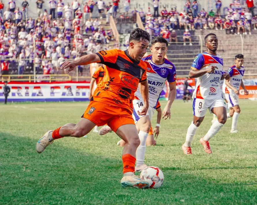 Águila enfrenta a Firpo en un derbi de Oriente clave por las semifinales del Clausura 2026