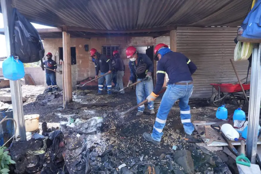 Alcaldía de La Libertad Sur y Ministerio de Vivienda gestionarán hogares para familias afectadas por incendio en Santa Tecla