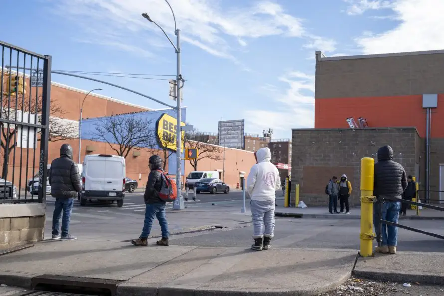 Continúa la huelga de inmigrantes en un centro del ICE en Nueva Jersey tras enfrentamientos