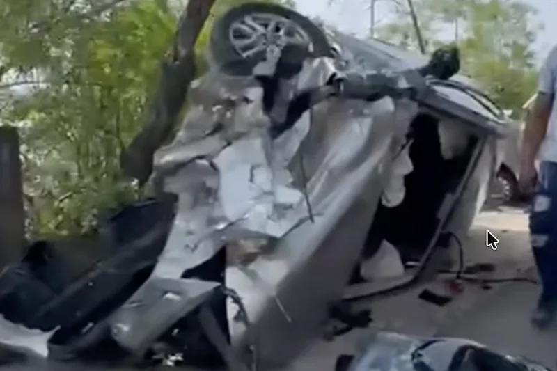Tres lesionados tras choque entre panel y sedán en Santo Tomás