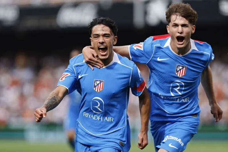 El Atlético de Madrid  vence al Valencia con jóvenes y afianza Champions