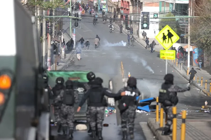 El Salvador respalda al gobierno boliviano ante bloqueos y protestas