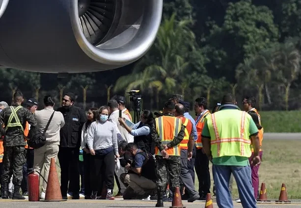 Se duplica cantidad de salvadoreños deportados en primer trimestre de 2026 según Migración