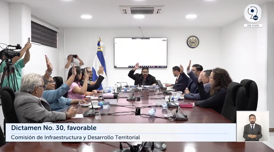 Legalizan tramo vial en desuso para 18 familias de la comunidad Michapa de Cuscatlán Sur