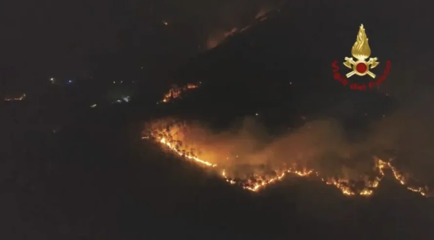 Evacúan 3,500 personas por incendio forestal en la Toscana