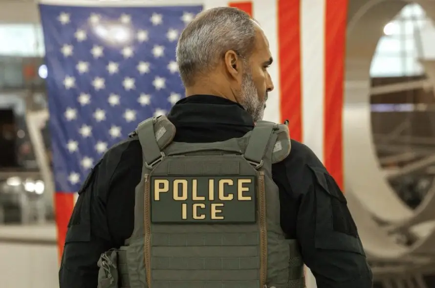 Juez prohíbe arrestos migratorios cerca de tribunales en Nueva York