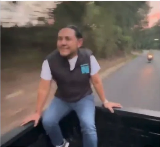 VMT sancionó a diputado Edgardo Mulato por viajar en los laterales de un pick up
