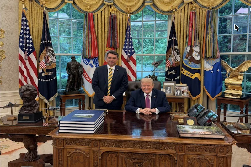 Trump recibe al senador brasileño Flávio Bolsonaro y respalda su candidatura presidencial