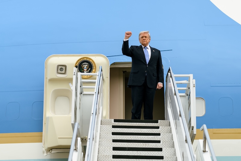 Trump subraya que EEUU "está funcionando estupendamente" y destaca sus logros económicos y militares