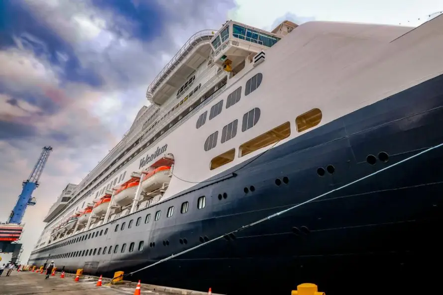 El puerto de Acajutla recibe al Volendam, otro crucero con casi mil turistas