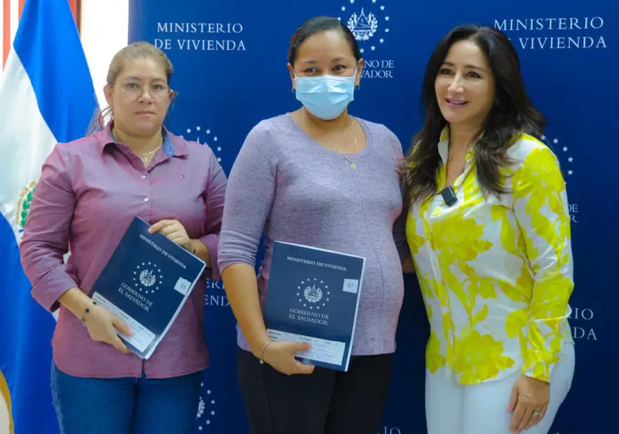 Ministerio de Vivienda entrega 154 escrituras a familias afectadas por caso Argoz