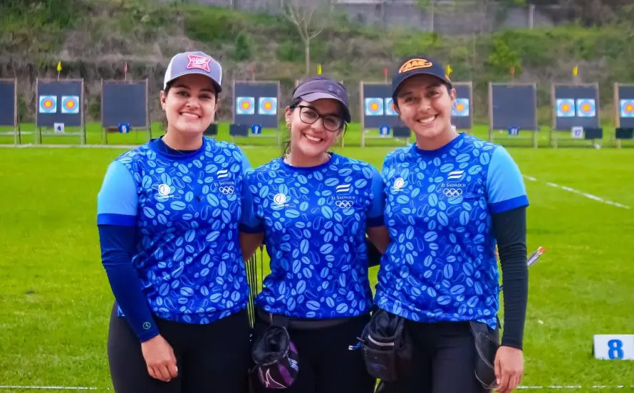 Delegación salvadoreña de tiro con arco gana medallas de oro y plata en Grand Prix de Las Américas en Chile 
