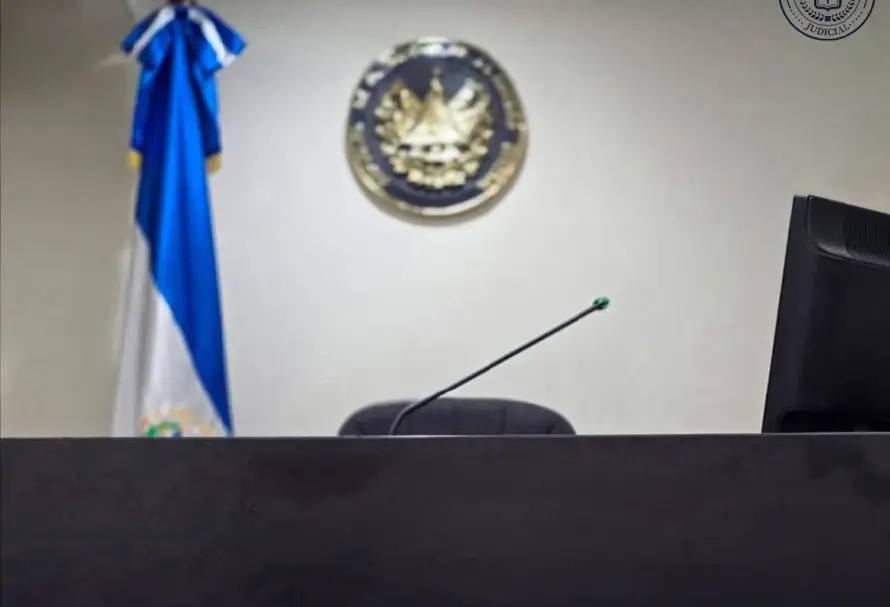 Imponen caución y tratamiento de desintoxicación a hombre acusado de amenazar a mujer en Soyapango