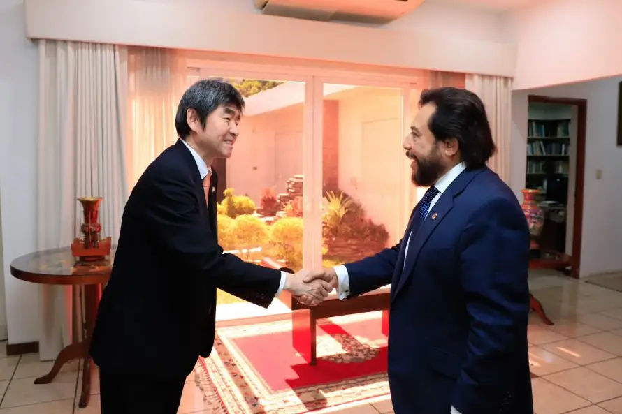 Vicepresidente y diputados se reúnen con embajador de Japón